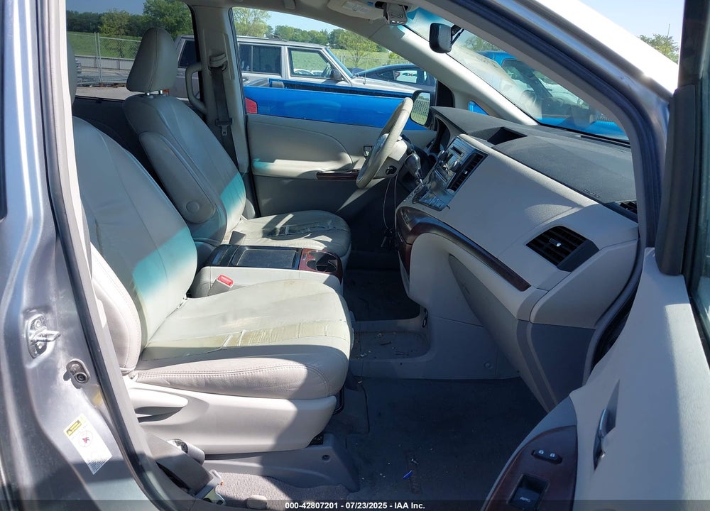 2011 TOYOTA SIENNA XLE V6 VIN: 5TDYK3DCXBS093595