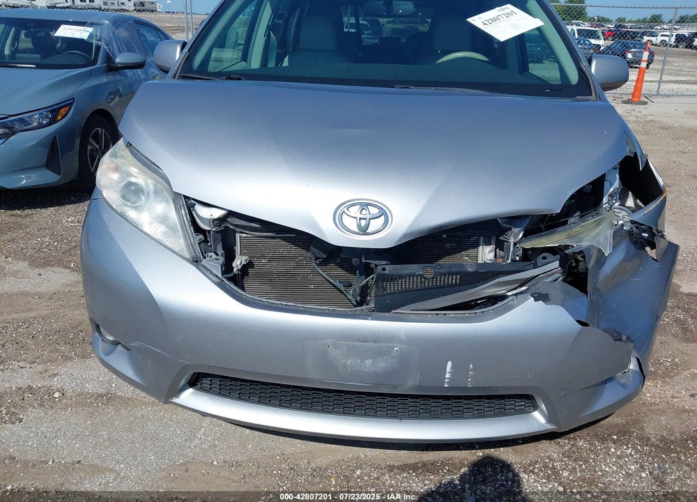 2011 TOYOTA SIENNA XLE V6 VIN: 5TDYK3DCXBS093595