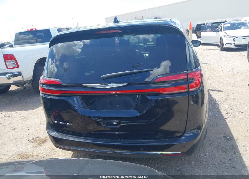 2024 CHRYSLER PACIFICA TOURING L VIN: 2C4RC1BG0RR139658