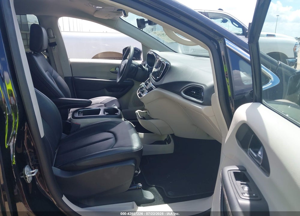 2024 CHRYSLER PACIFICA TOURING L VIN: 2C4RC1BG0RR139658