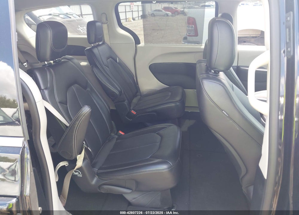 2024 CHRYSLER PACIFICA TOURING L VIN: 2C4RC1BG0RR139658
