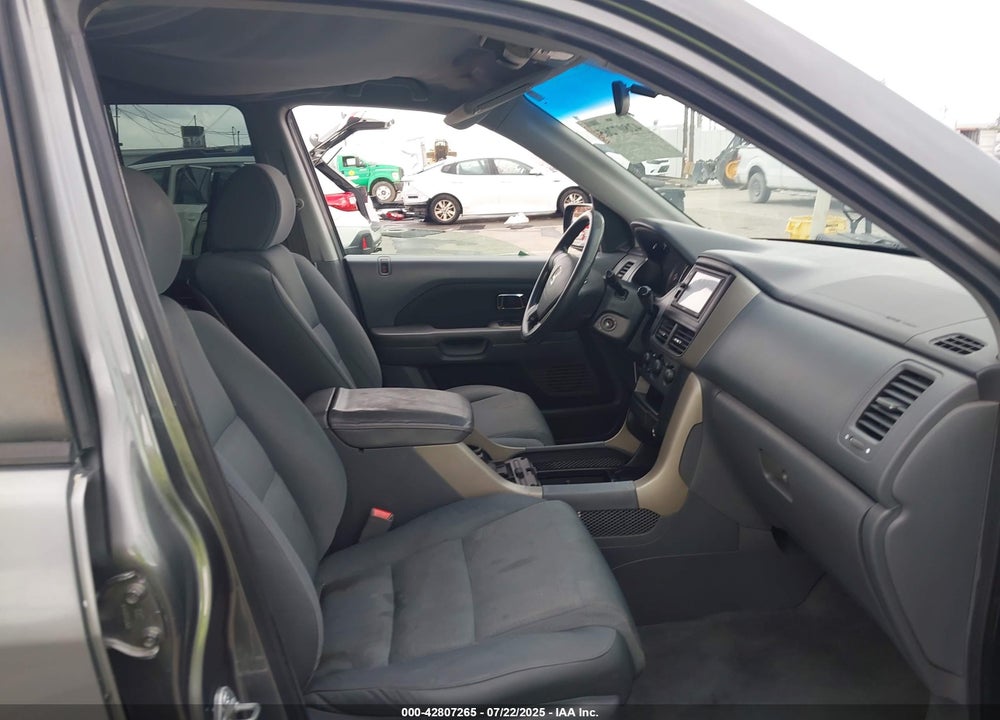 2007 HONDA PILOT VIN: 5FNYF18137B007167