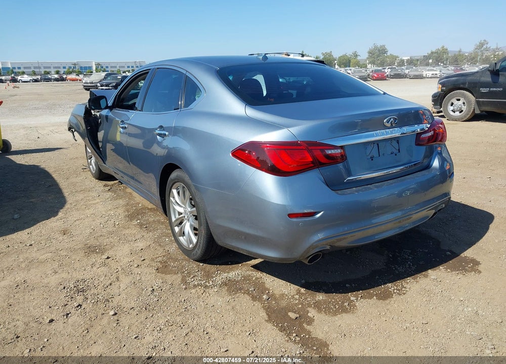 2018 INFINITI Q70 3.7 LUXE VIN: JN1BY1AP9JM180112