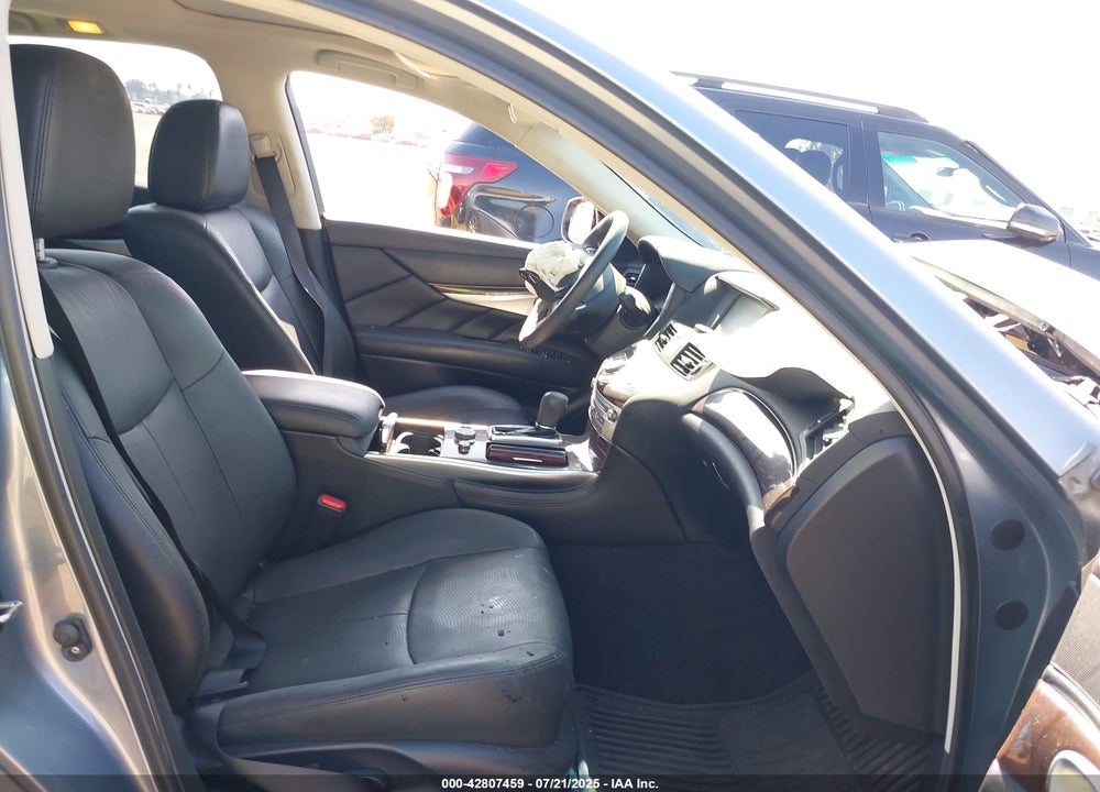 2018 INFINITI Q70 3.7 LUXE VIN: JN1BY1AP9JM180112