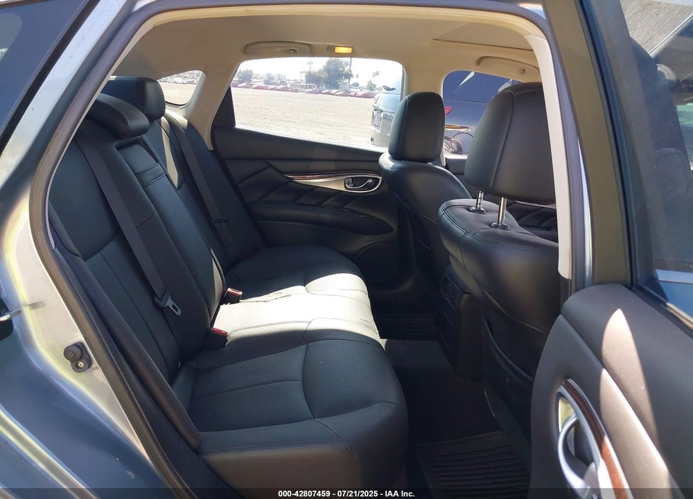 2018 INFINITI Q70 3.7 LUXE VIN: JN1BY1AP9JM180112