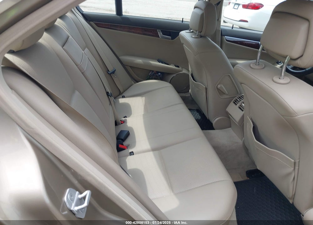 2010 MERCEDES-BENZ C CLASS VIN: WDDGF8BB6AF412471