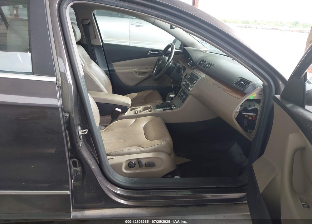 2008 VOLKSWAGEN PASSAT VIN: WVWEK73C08E203063