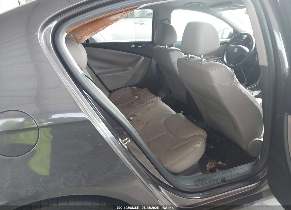 2008 VOLKSWAGEN PASSAT VIN: WVWEK73C08E203063