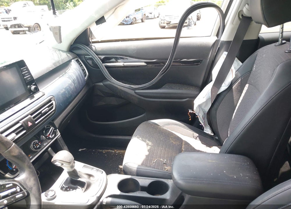 2021 KIA SELTOS VIN: KNDEU2AA5M7059135