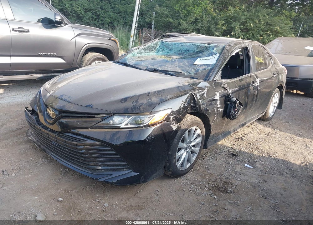 2019 TOYOTA CAMRY LE VIN: 4T1B11HK2KU725625
