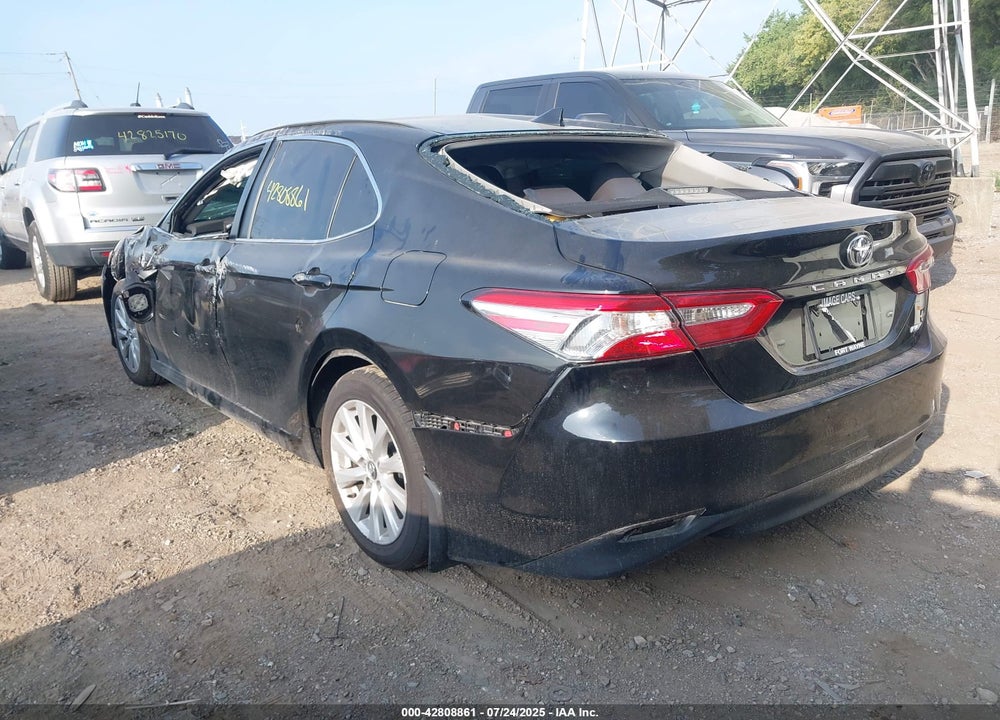 2019 TOYOTA CAMRY LE VIN: 4T1B11HK2KU725625