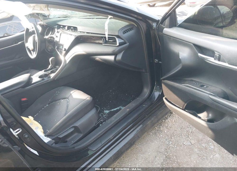 2019 TOYOTA CAMRY LE VIN: 4T1B11HK2KU725625