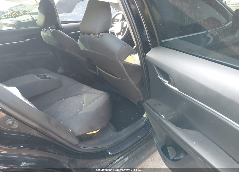 2019 TOYOTA CAMRY LE VIN: 4T1B11HK2KU725625