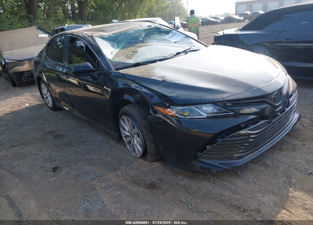 2019 TOYOTA CAMRY LE VIN: 4T1B11HK2KU725625