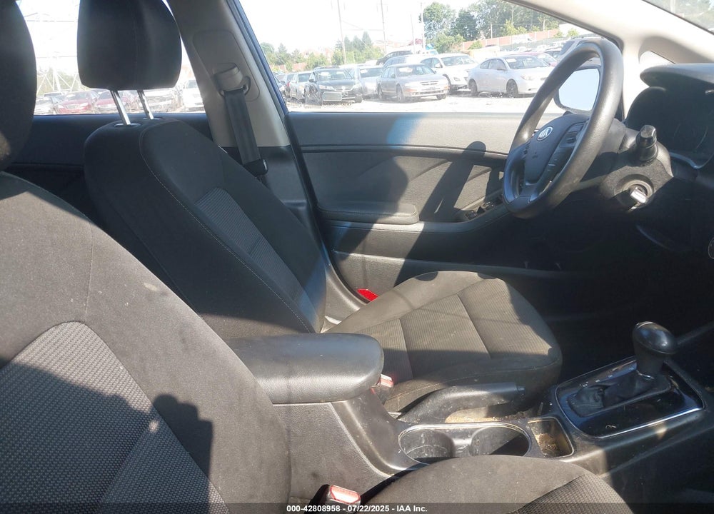 2017 KIA FORTE VIN: 3KPFK4A74HE135282