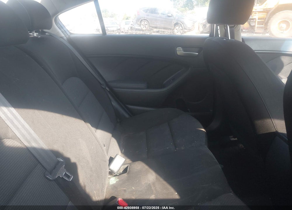 2017 KIA FORTE VIN: 3KPFK4A74HE135282