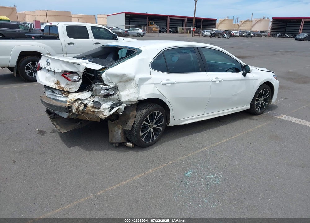 2018 TOYOTA CAMRY VIN: 4T1B11HK4JU574902