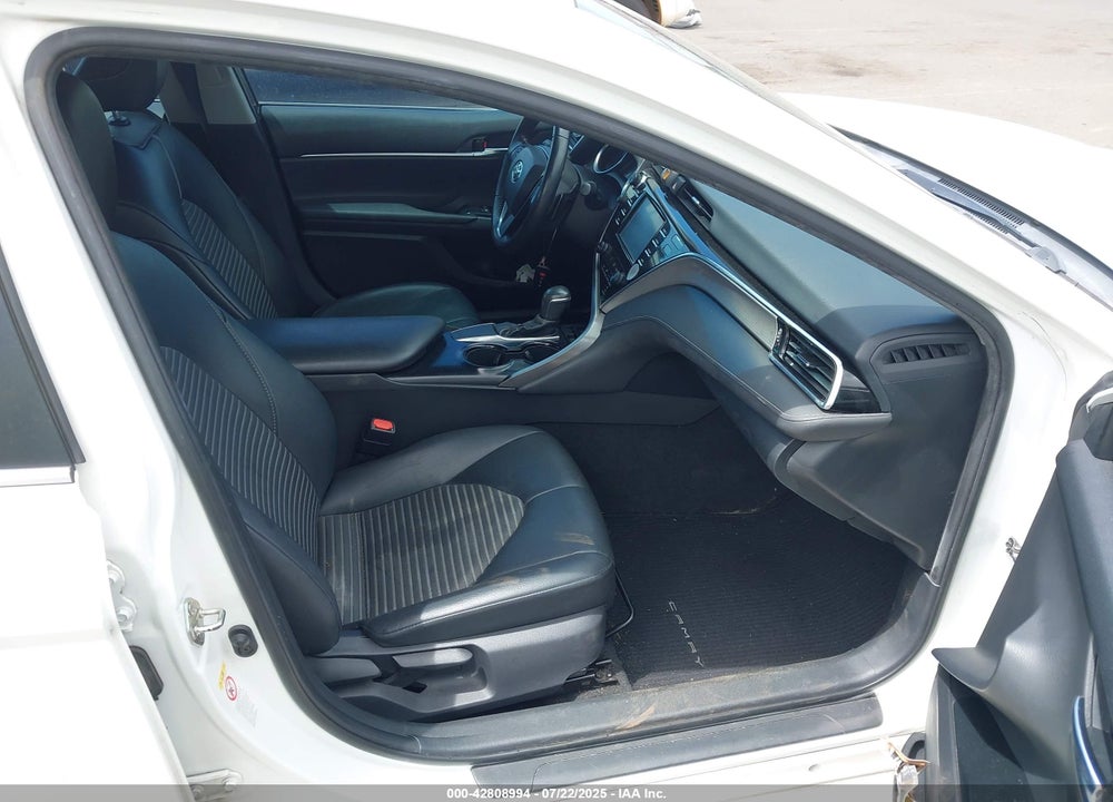 2018 TOYOTA CAMRY VIN: 4T1B11HK4JU574902