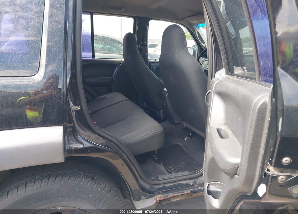 2004 JEEP LIBERTY SPORT VIN: 1J4GL48K34W293215