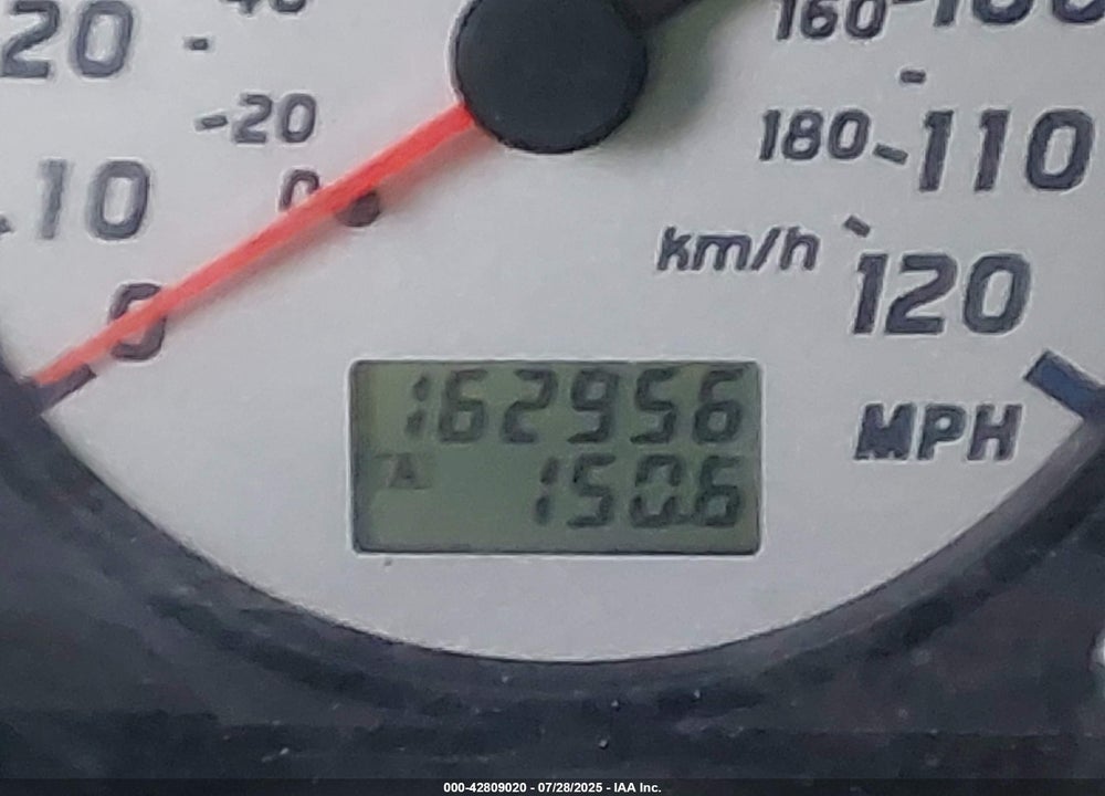 2002 NISSAN PATHFINDER VIN: JN8DR09Y82W709621