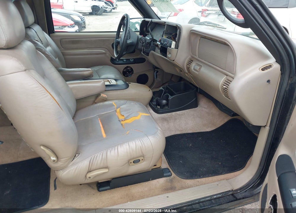 1998 CHEVROLET C1500 FLEETSIDE VIN: 2GCEC19M8W1253637