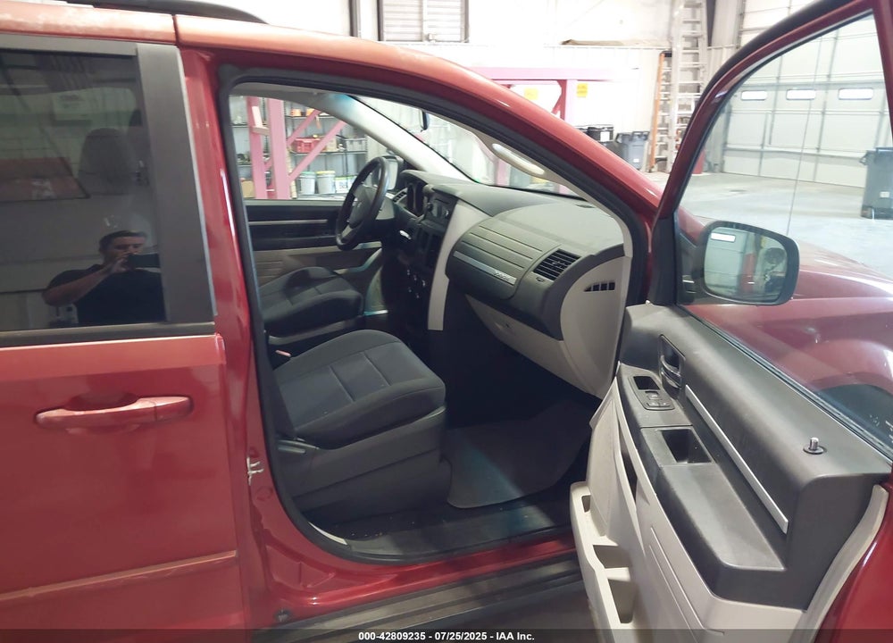 2010 DODGE GRAND CARAVAN VIN: 2D4RN4DE8AR233057