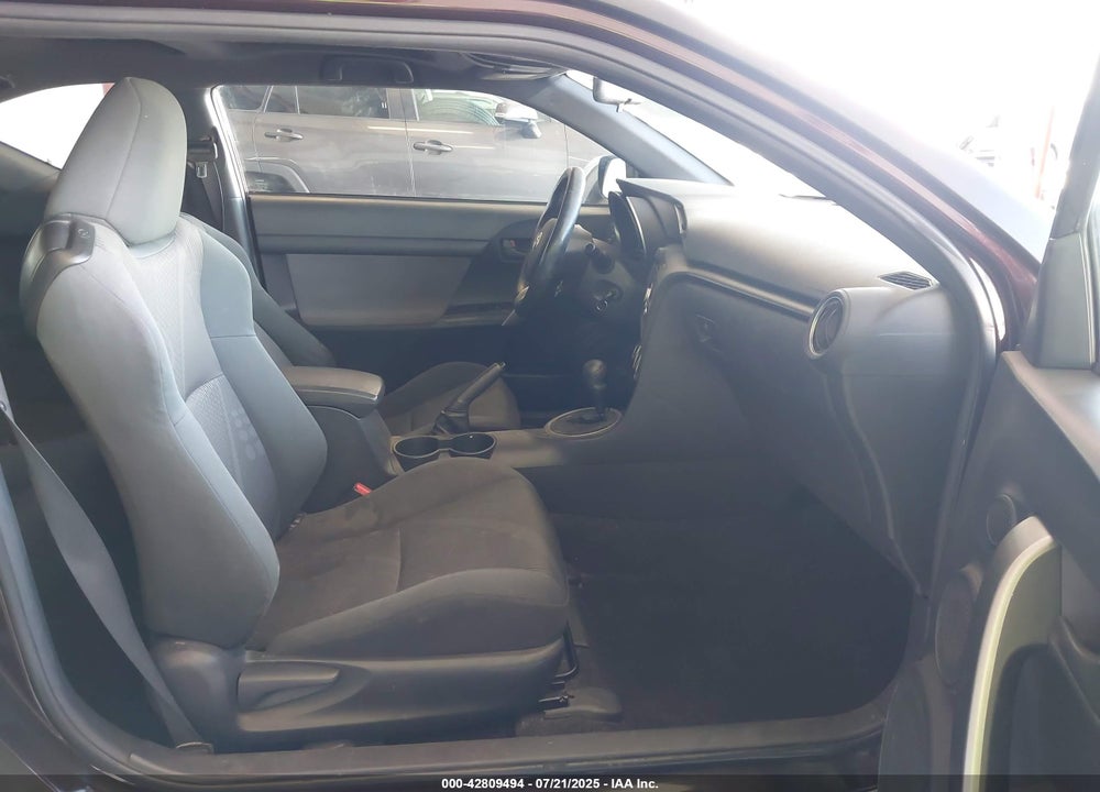 2011 SCION TC VIN: JTKJF5C75B3021610