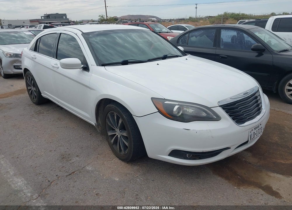 2014 CHRYSLER 200 VIN: 1C3CCBBB2EN119360