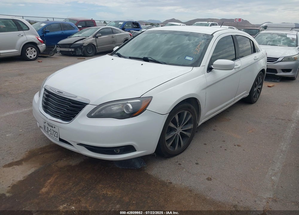 2014 CHRYSLER 200 VIN: 1C3CCBBB2EN119360