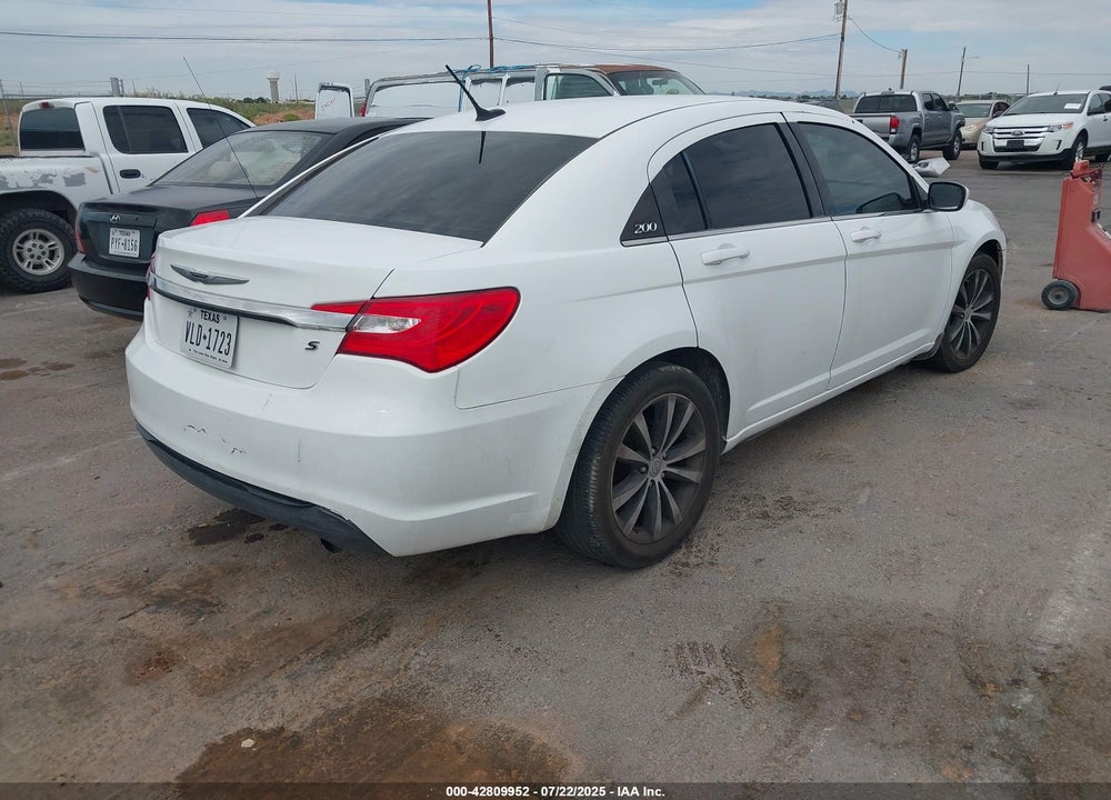2014 CHRYSLER 200 VIN: 1C3CCBBB2EN119360