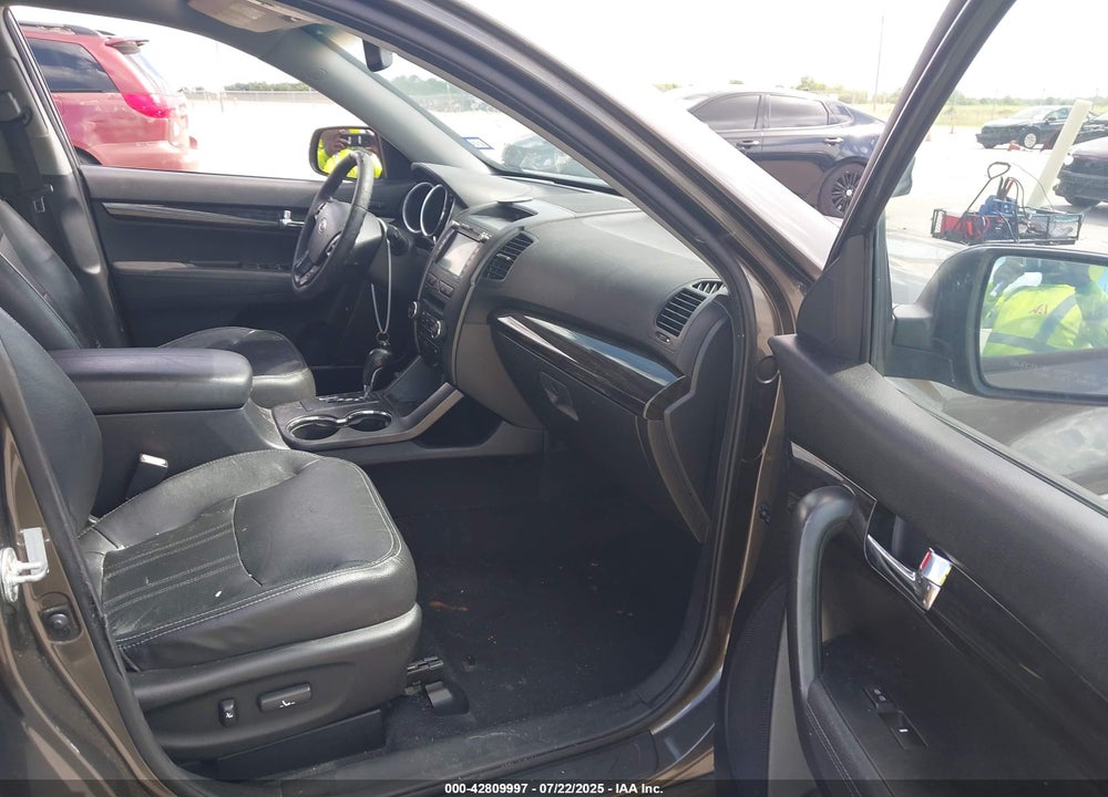 2013 KIA SORENTO VIN: 5XYKU4A62DG330407