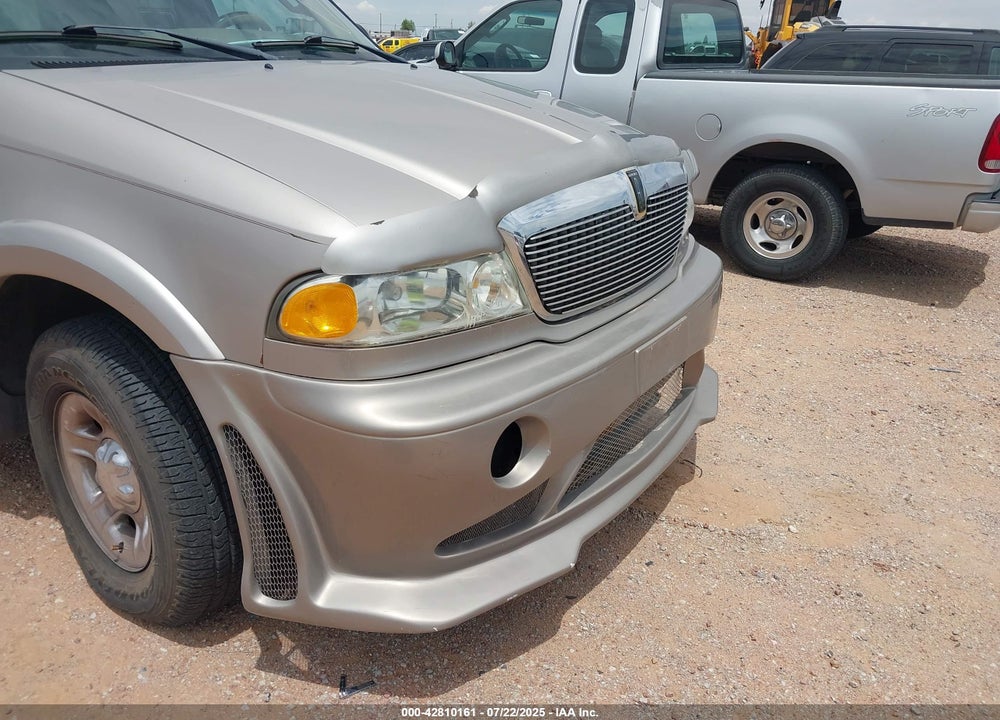 2002 LINCOLN NAVIGATOR VIN: 5LMFU28RX2LJ01389