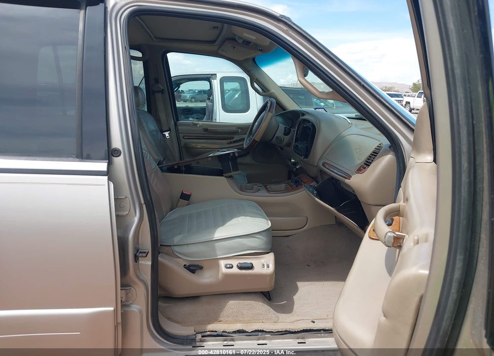 2002 LINCOLN NAVIGATOR VIN: 5LMFU28RX2LJ01389