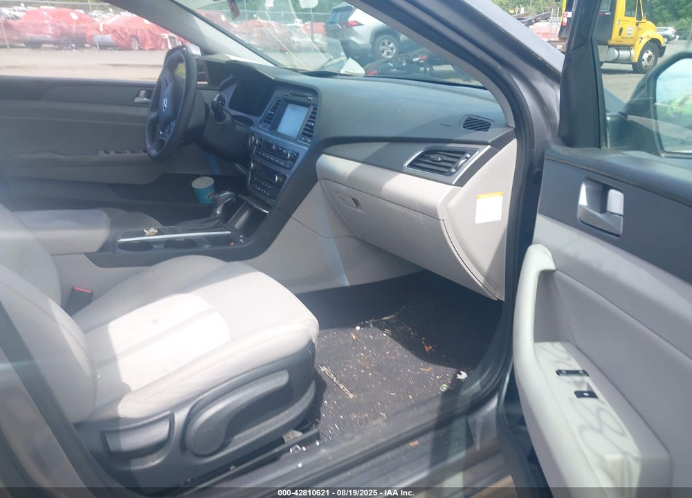 2017 HYUNDAI SONATA HYBRID SE VIN: KMHE24L34HA062239