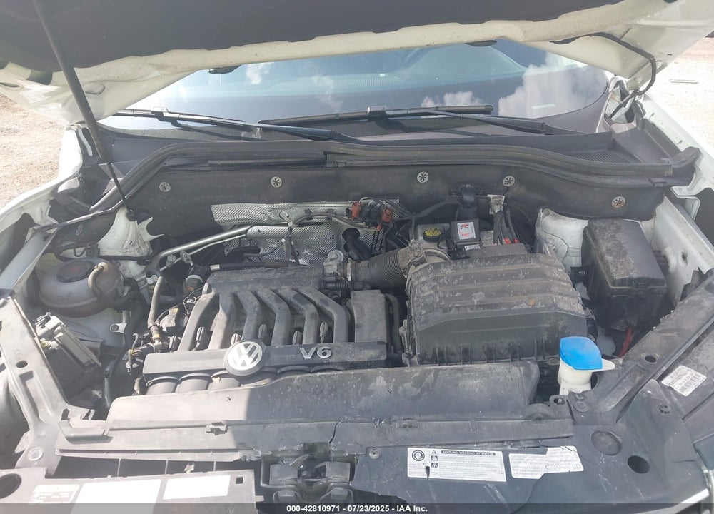 2018 VOLKSWAGEN ATLAS VIN: 1V2NR2CA8JC557247