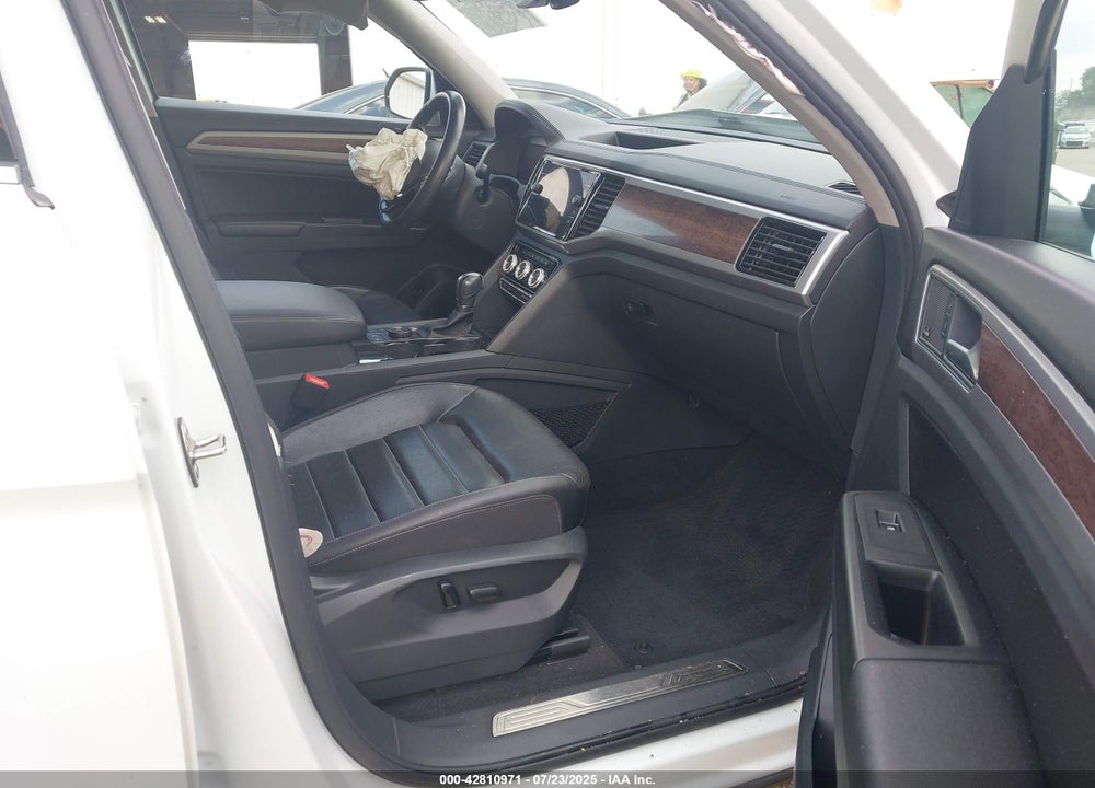 2018 VOLKSWAGEN ATLAS VIN: 1V2NR2CA8JC557247