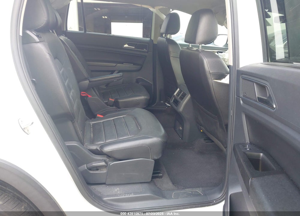 2018 VOLKSWAGEN ATLAS VIN: 1V2NR2CA8JC557247