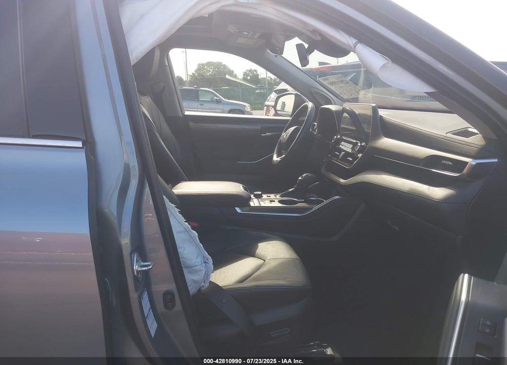 2022 TOYOTA HIGHLANDER VIN: 5TDDZRBH3NS247774