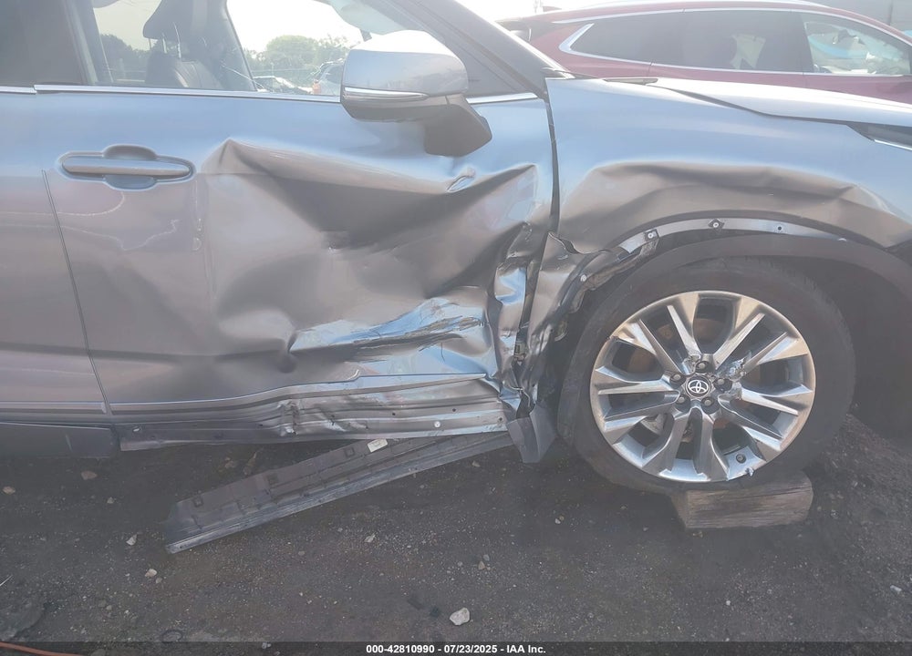 2022 TOYOTA HIGHLANDER VIN: 5TDDZRBH3NS247774