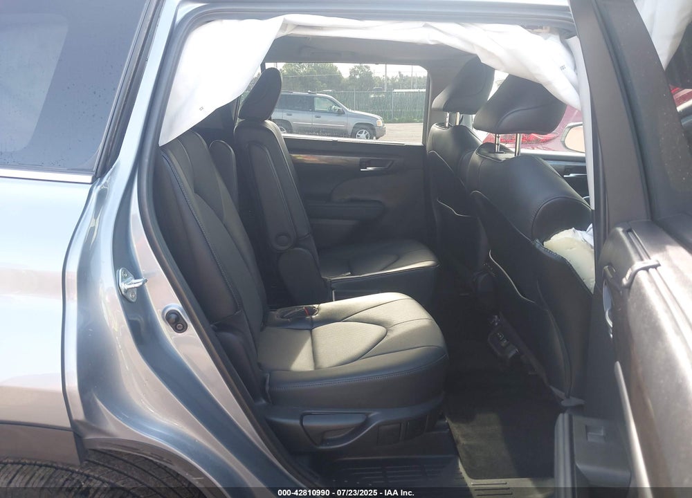 2022 TOYOTA HIGHLANDER VIN: 5TDDZRBH3NS247774