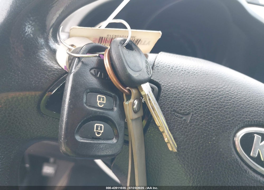 2011 KIA SPORTAGE VIN: KNDPB3A24B7089527