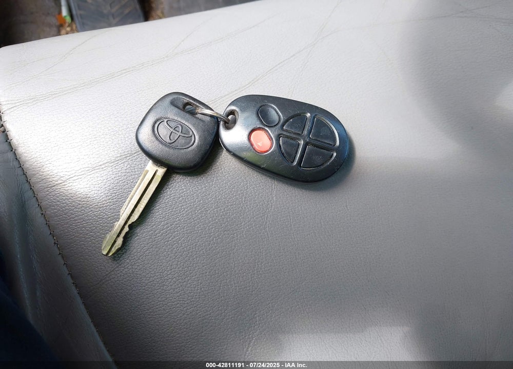 2007 TOYOTA SIENNA XLE VIN: 5TDZK22C87S083639