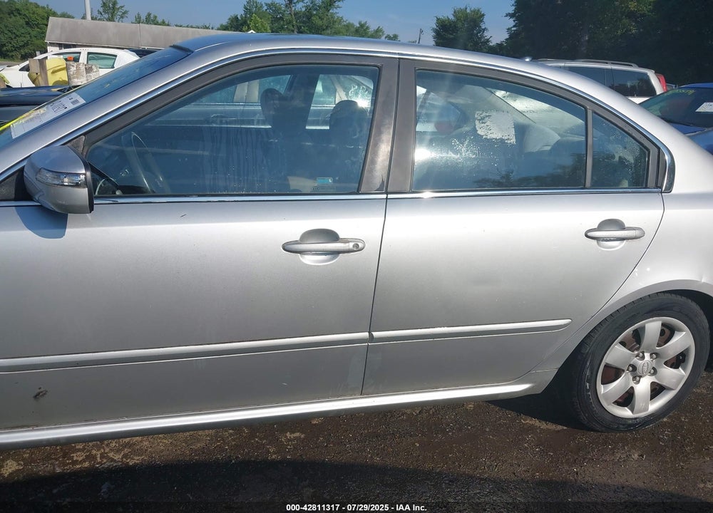2009 KIA OPTIMA VIN: KNAGE228X95301418