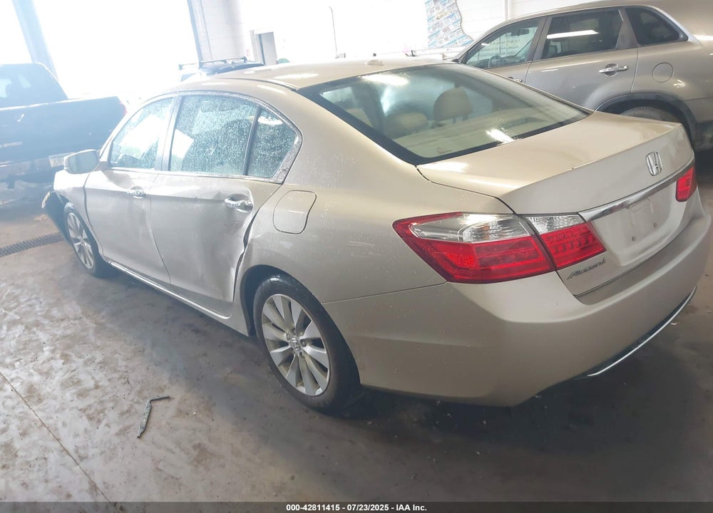 2015 HONDA ACCORD VIN: 1HGCR2F83FA036197