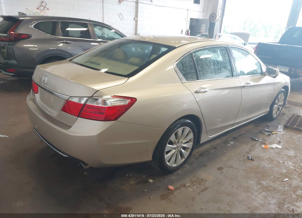 2015 HONDA ACCORD VIN: 1HGCR2F83FA036197