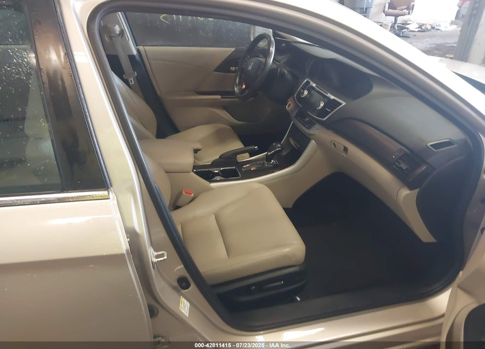 2015 HONDA ACCORD VIN: 1HGCR2F83FA036197