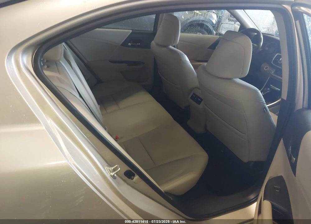 2015 HONDA ACCORD VIN: 1HGCR2F83FA036197