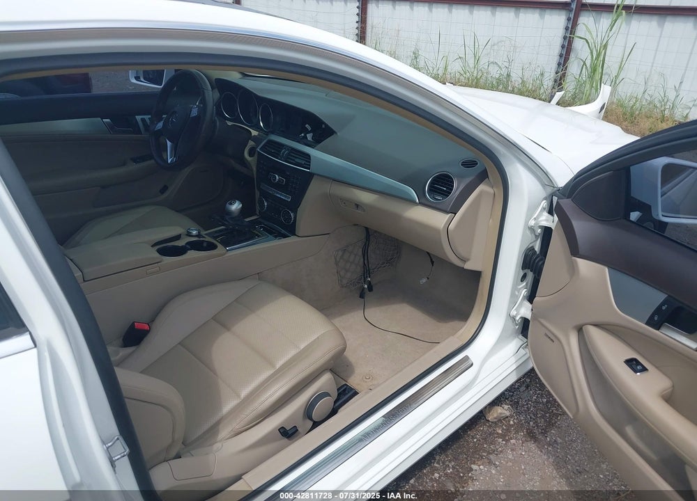 2013 MERCEDES-BENZ C CLASS VIN: WDDGJ4HB5DG076888