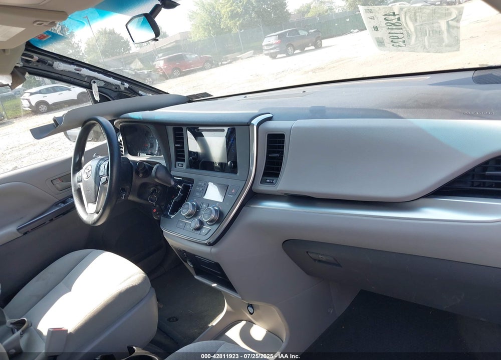 2015 TOYOTA SIENNA L 7 PASSENGER VIN: 5TDZK3DC1FS673621