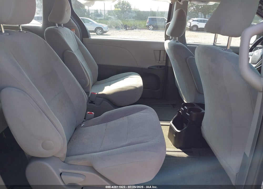 2015 TOYOTA SIENNA L 7 PASSENGER VIN: 5TDZK3DC1FS673621